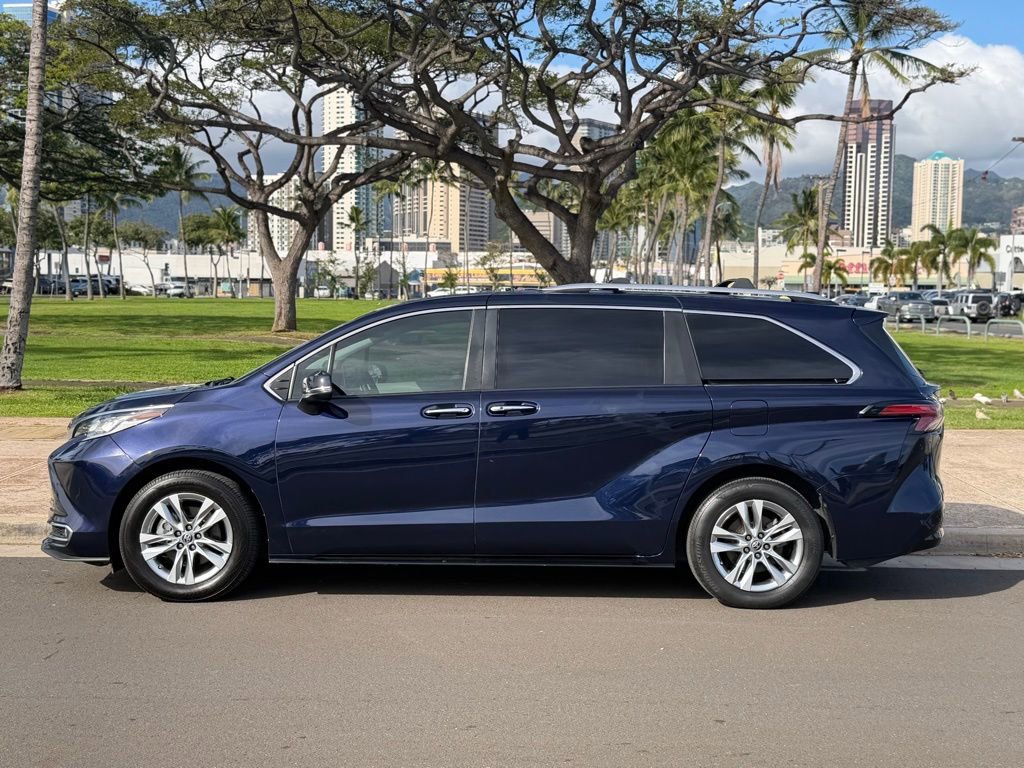 Used 2022 Toyota Sienna Limited AWD/4WD image 2
