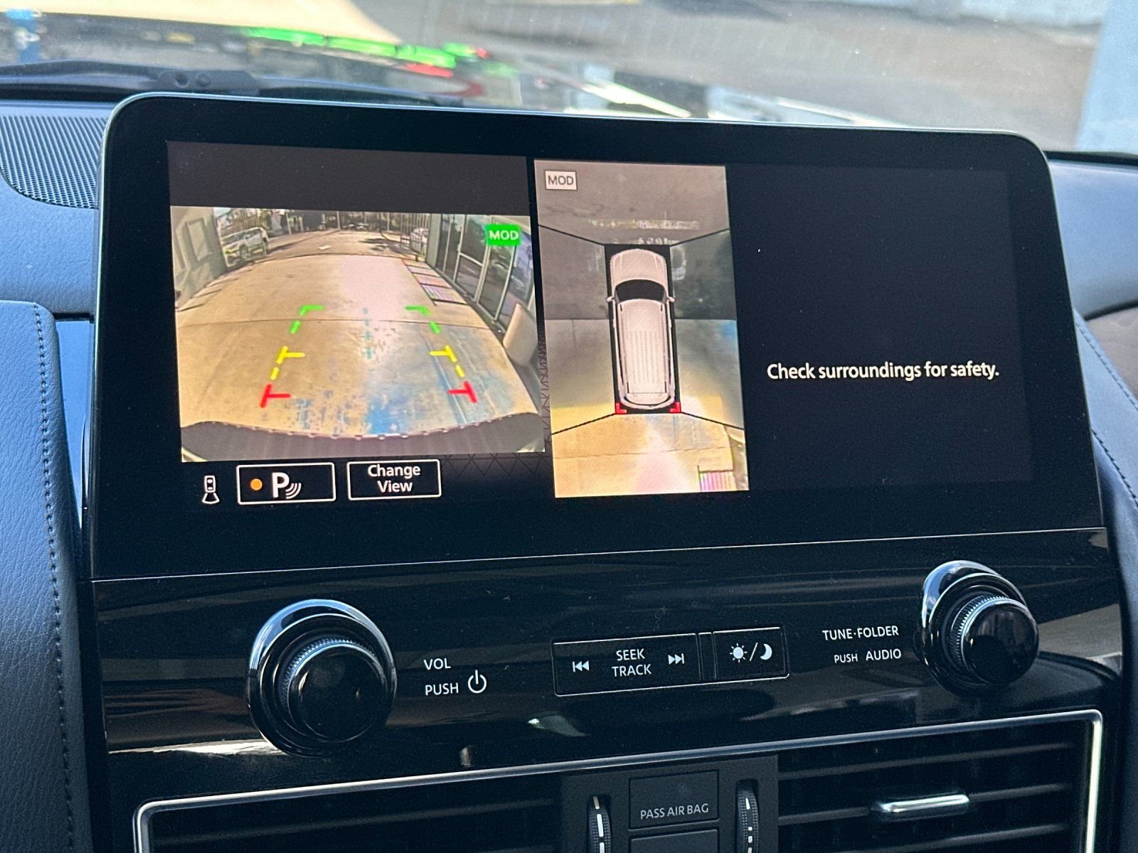 Used 2023 Nissan Armada SL w/ Captain's Chairs Package image 19