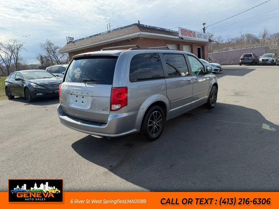 Used 2016 Dodge Grand Caravan R/T image 5