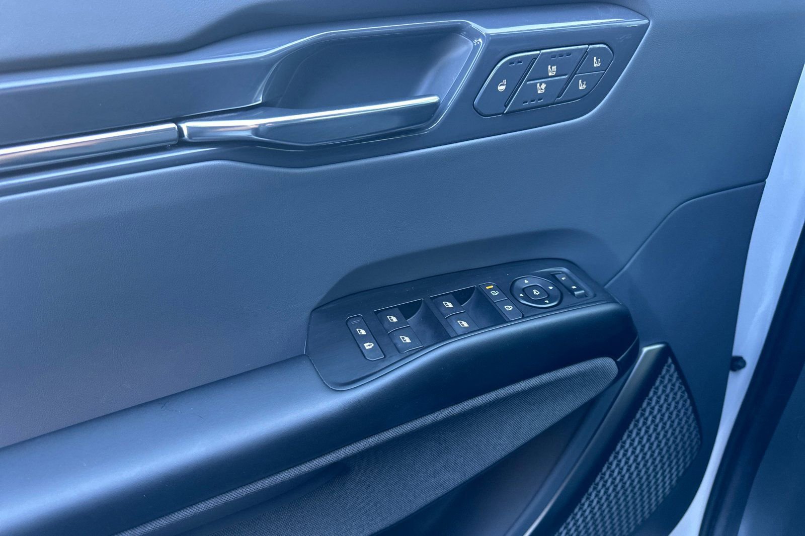 Certified 2025 Kia EV9 Land w/ Towing Package image 14