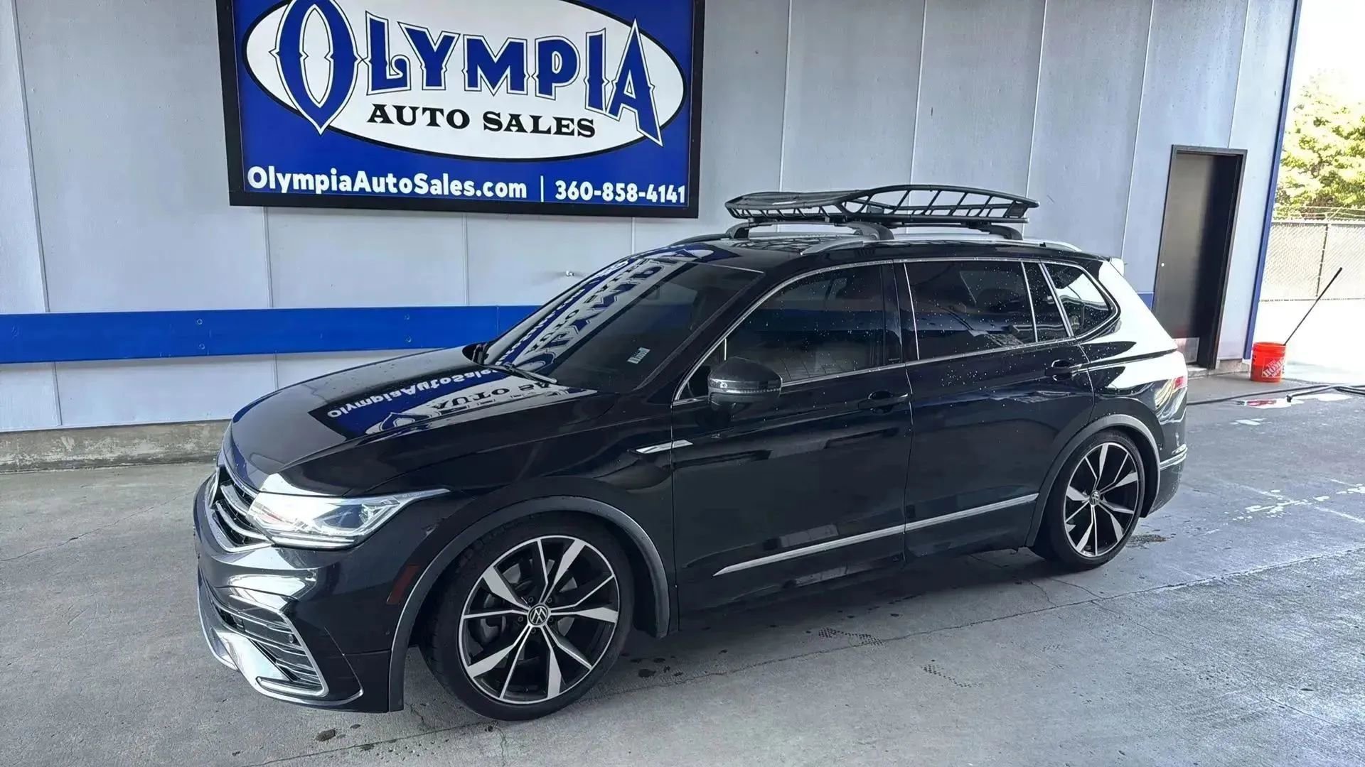 Used 2022 Volkswagen Tiguan SEL R-Line AWD/4WD image 1