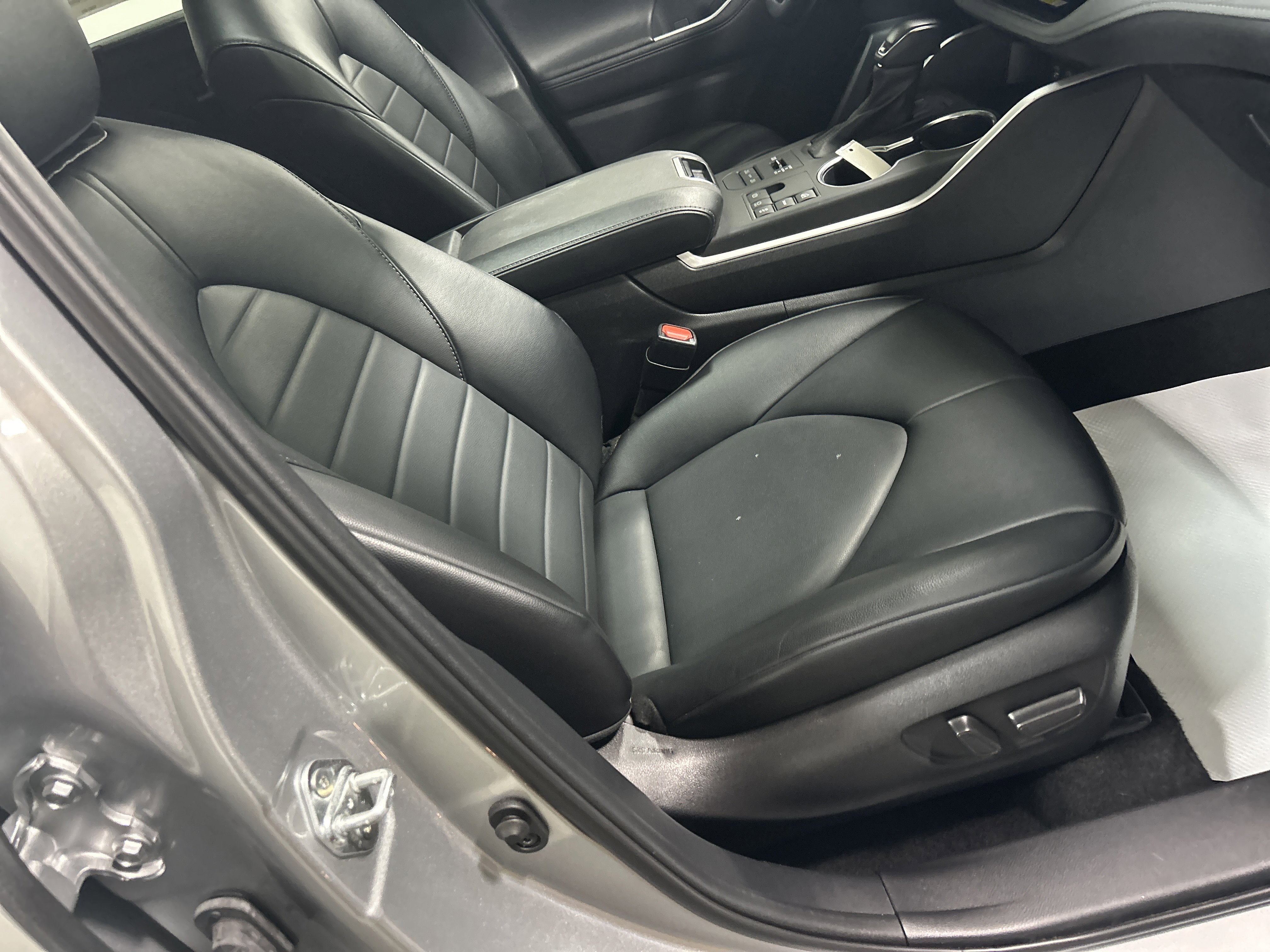 Used 2023 Toyota Highlander XLE image 35