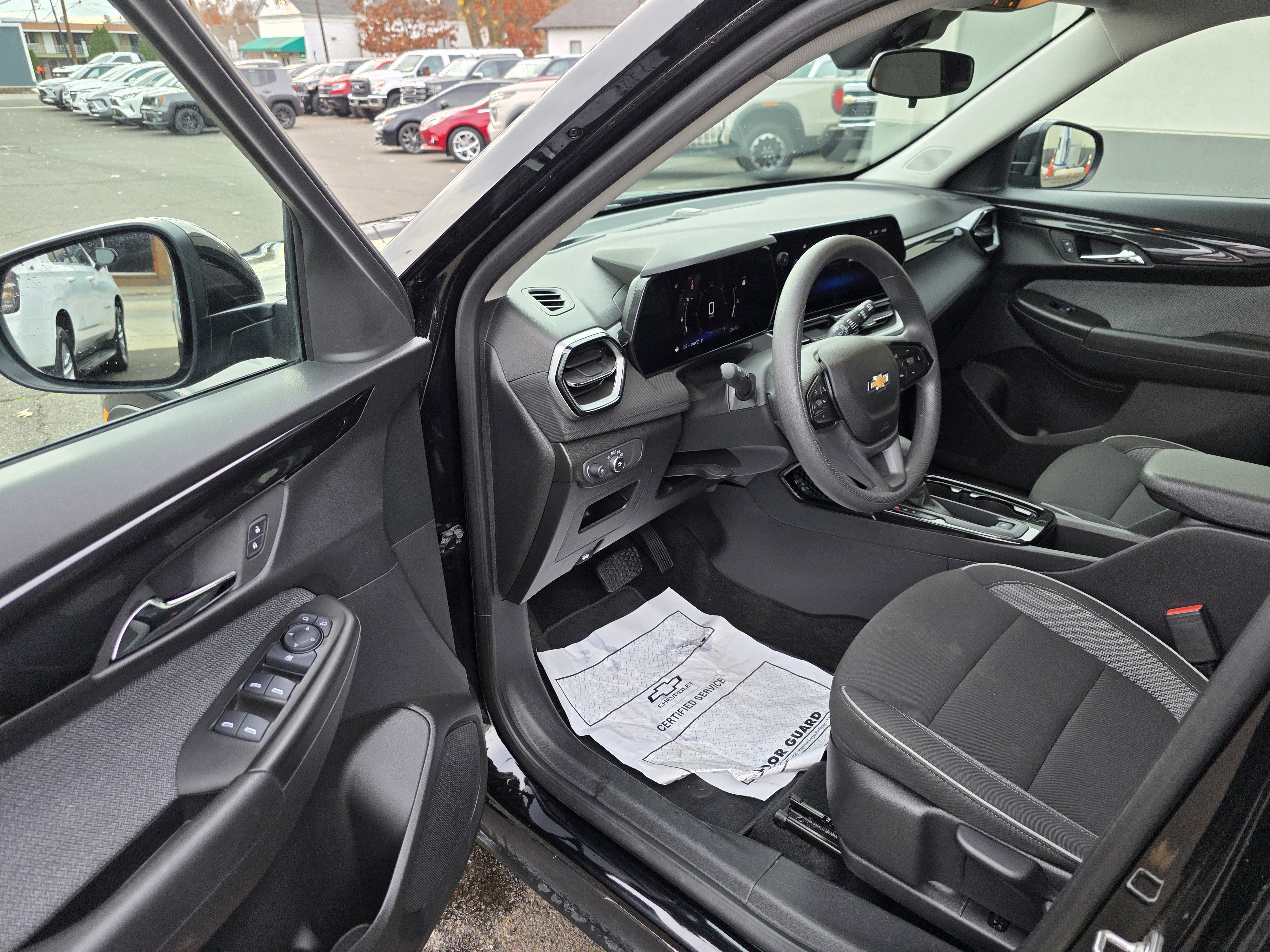 Used 2025 Chevrolet TrailBlazer LT image 11