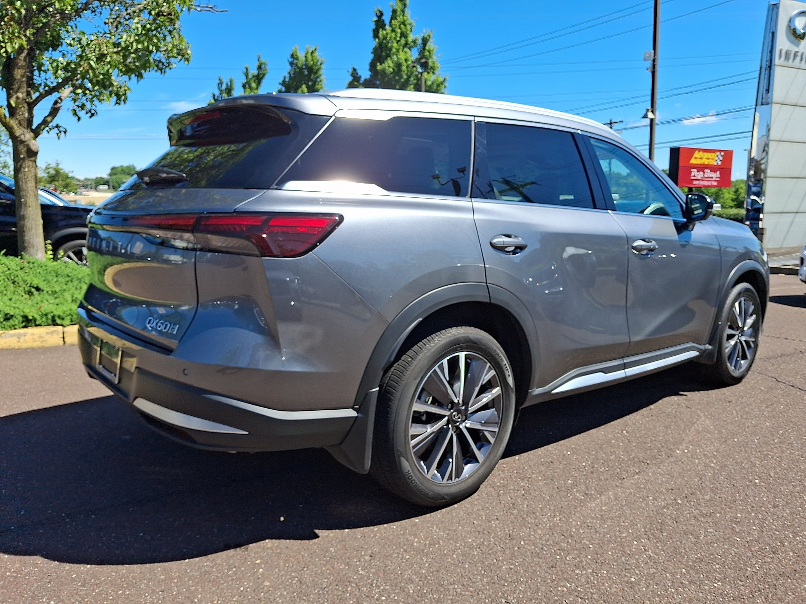 Certified 2026 INFINITI QX60 Luxe w/ Cargo Package AWD/4WD image 6