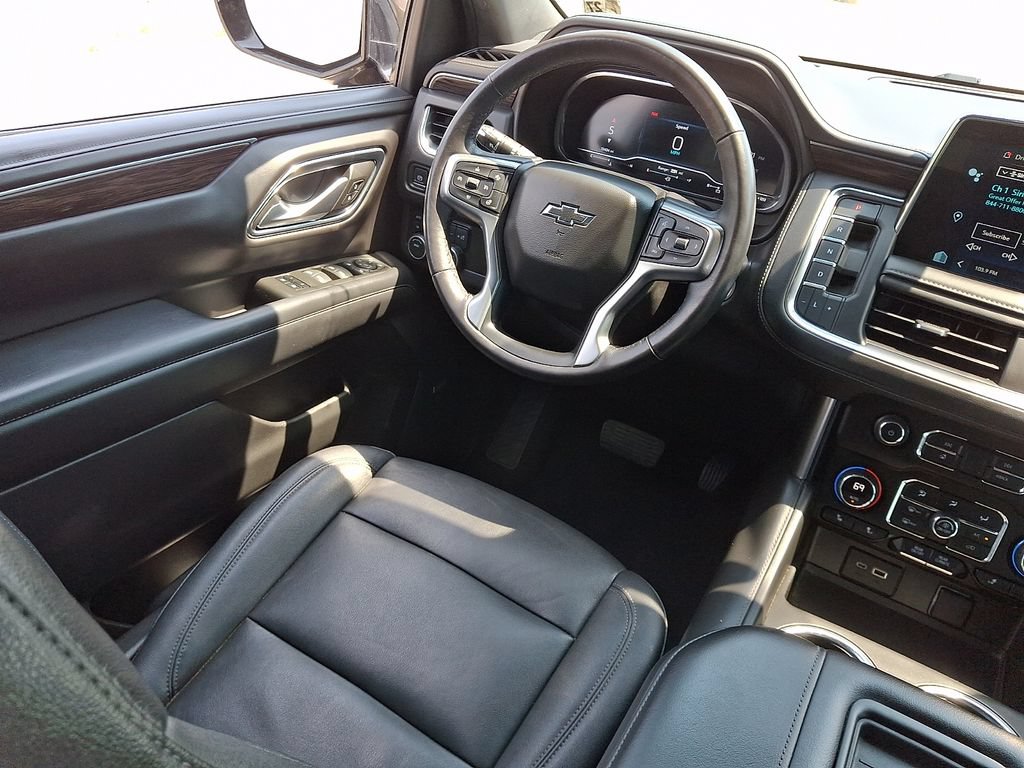 Used 2022 Chevrolet Suburban Z71 w/ Luxury Package AWD/4WD image 15
