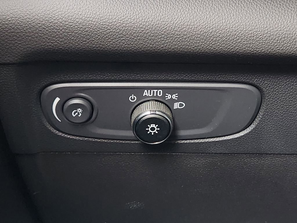 Used 2023 Buick Envision Essence image 27