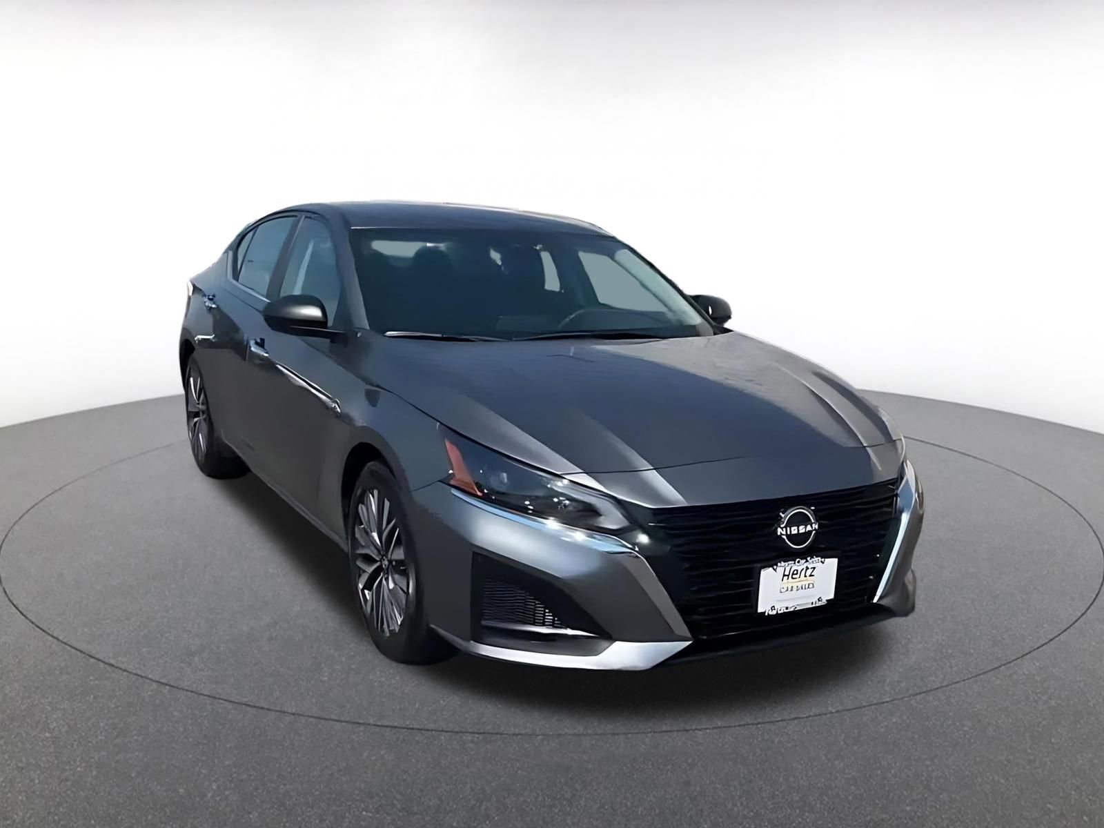 Used 2025 Nissan Altima 2.5 SV FWD image 3
