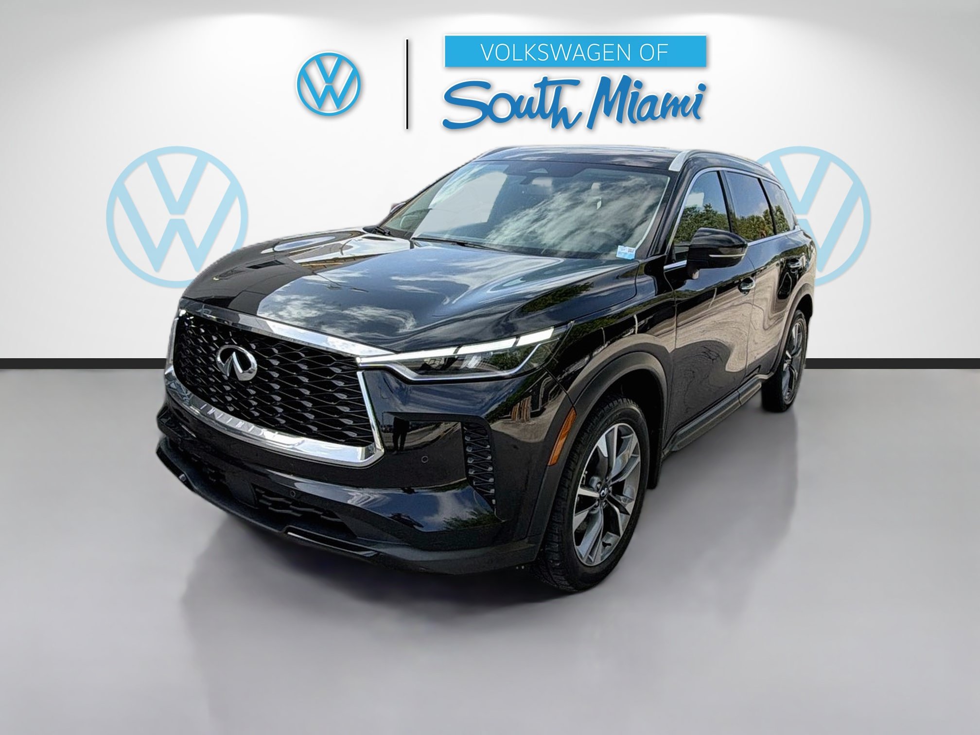 Used 2023 INFINITI QX60 Luxe w/ Performance Audio Package FWD image 3