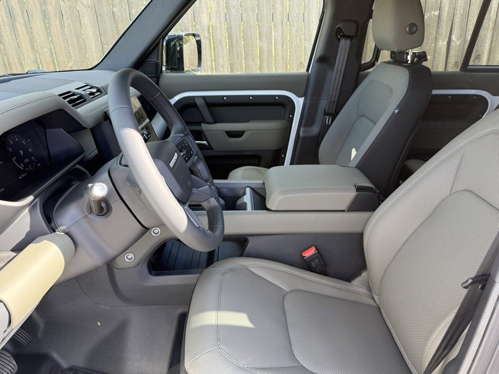 New 2026 Land Rover Defender 110 X-Dynamic SE image 11