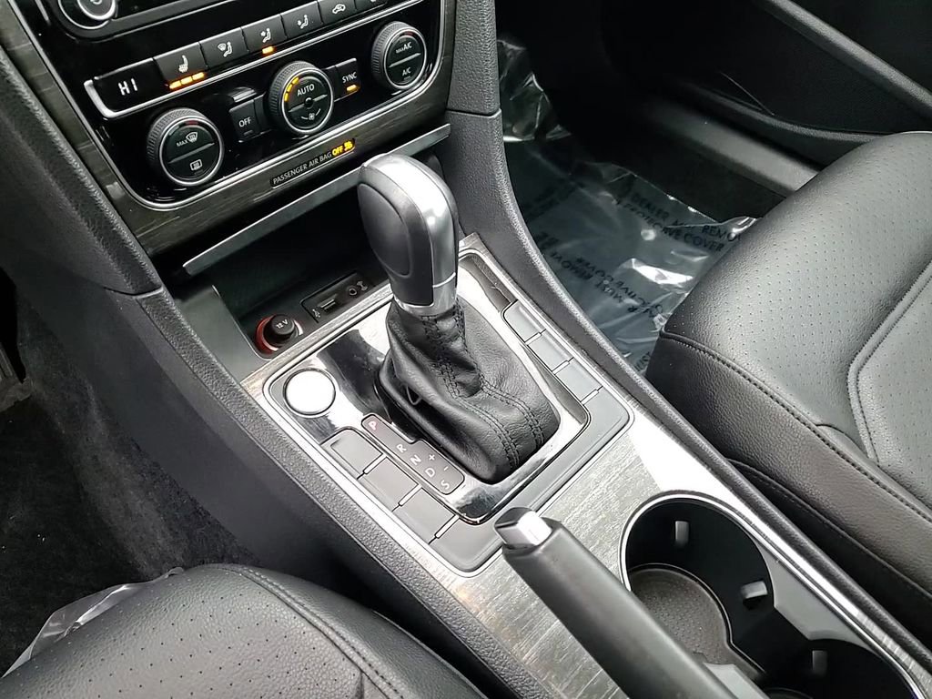 Used 2017 Volkswagen Passat 1.8T SE w/ SE Lighting Package image 20