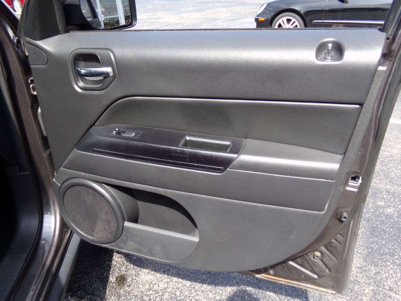 Used 2016 Jeep Patriot High Altitude AWD/4WD image 24