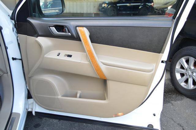 Used 2010 Toyota Highlander 4WD Hybrid w/ Extra Value Pkg 2 image 39