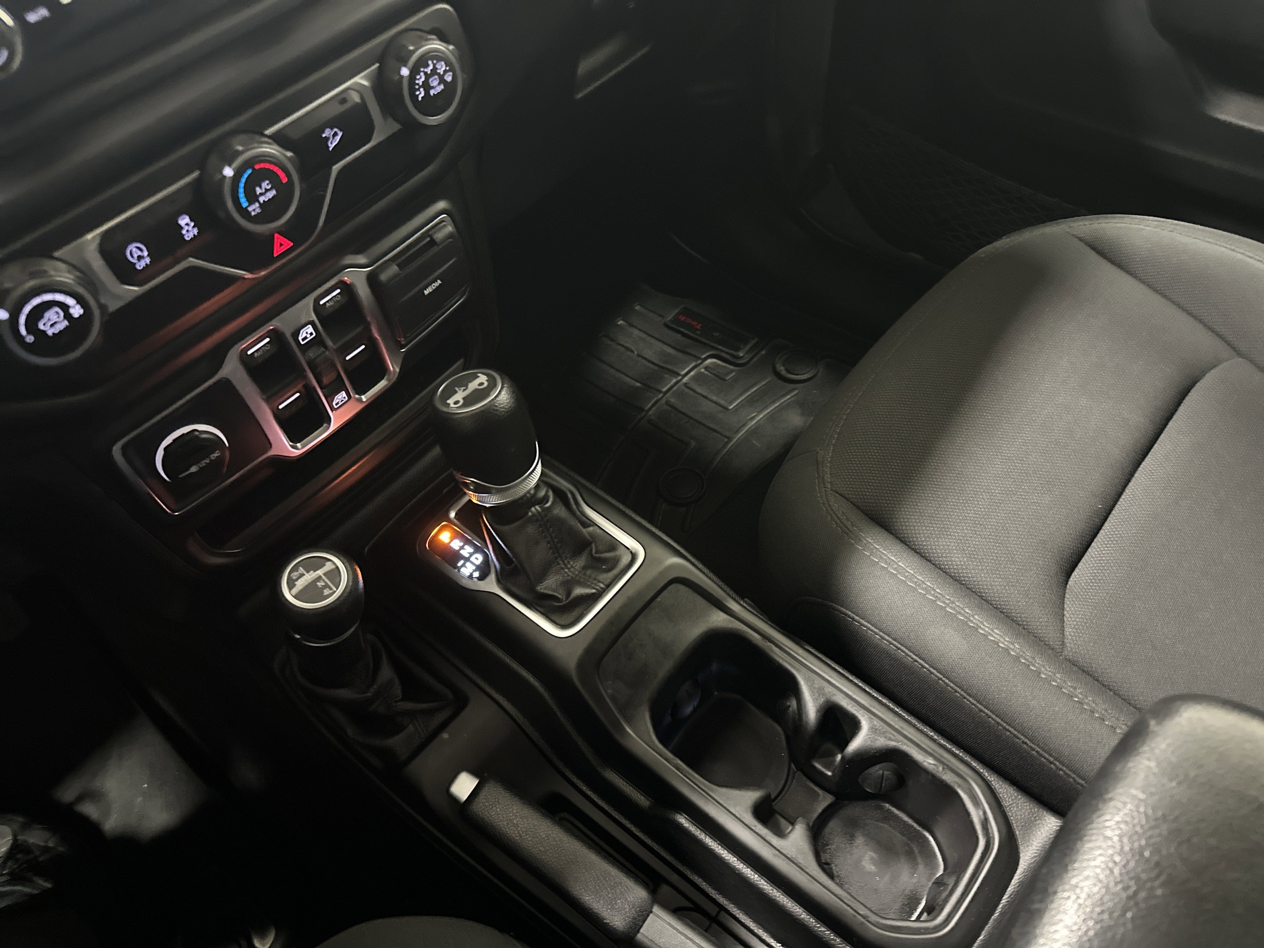 Used 2019 Jeep Wrangler Unlimited Sport S image 26