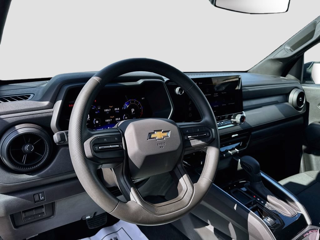 Used 2025 Chevrolet Colorado W/T w/ Advanced Trailering Package RWD image 9