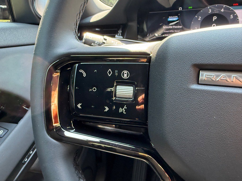 Used 2025 Land Rover Range Rover Evoque Dynamic SE image 22