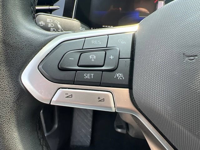Used 2025 Volkswagen Jetta SE FWD image 12