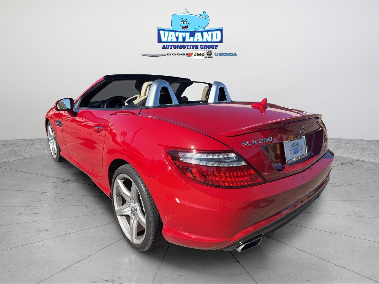 Used 2015 Mercedes-Benz SLK 250 w/ Premium Package image 9