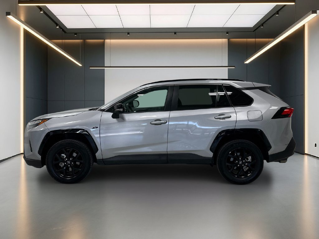 Used 2023 Toyota RAV4 XLE AWD/4WD image 2