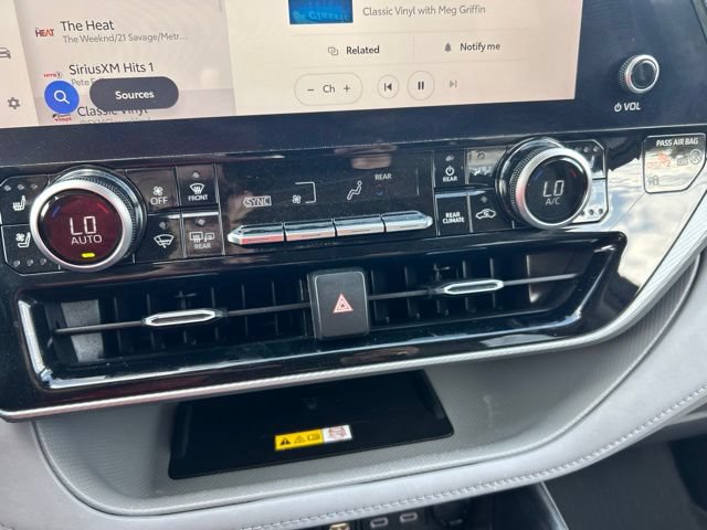 Used 2023 Toyota Highlander Platinum AWD/4WD image 19