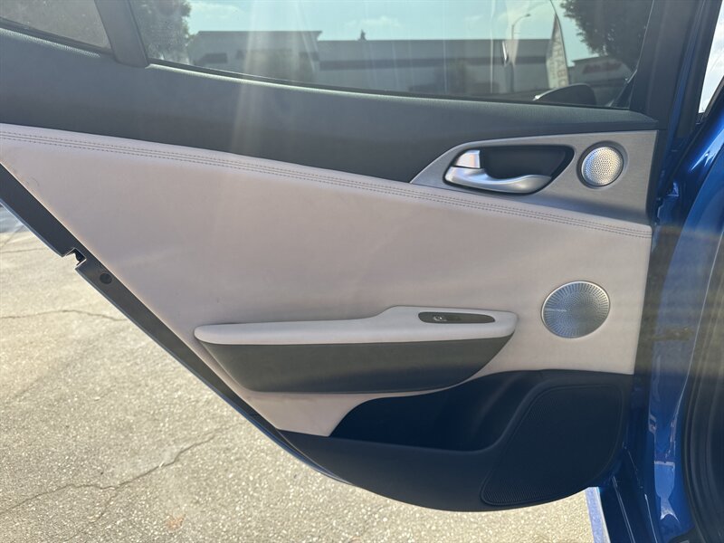 Used 2018 Kia Stinger GT2 AWD/4WD image 24