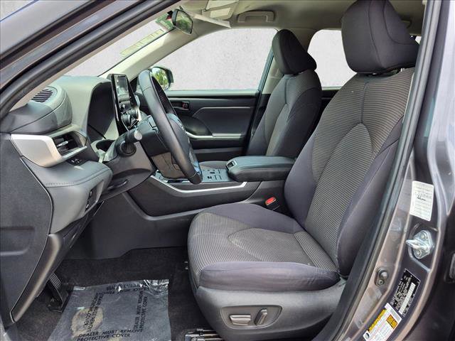 Used 2024 Toyota Highlander LE AWD/4WD image 15