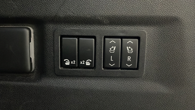 Used 2021 GMC Yukon XL Denali AWD/4WD image 28