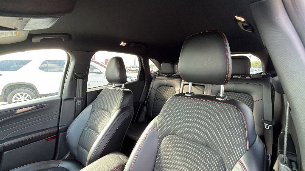 Used 2025 Ford Escape ST-Line w/ Tech Pack #1 FWD image 16