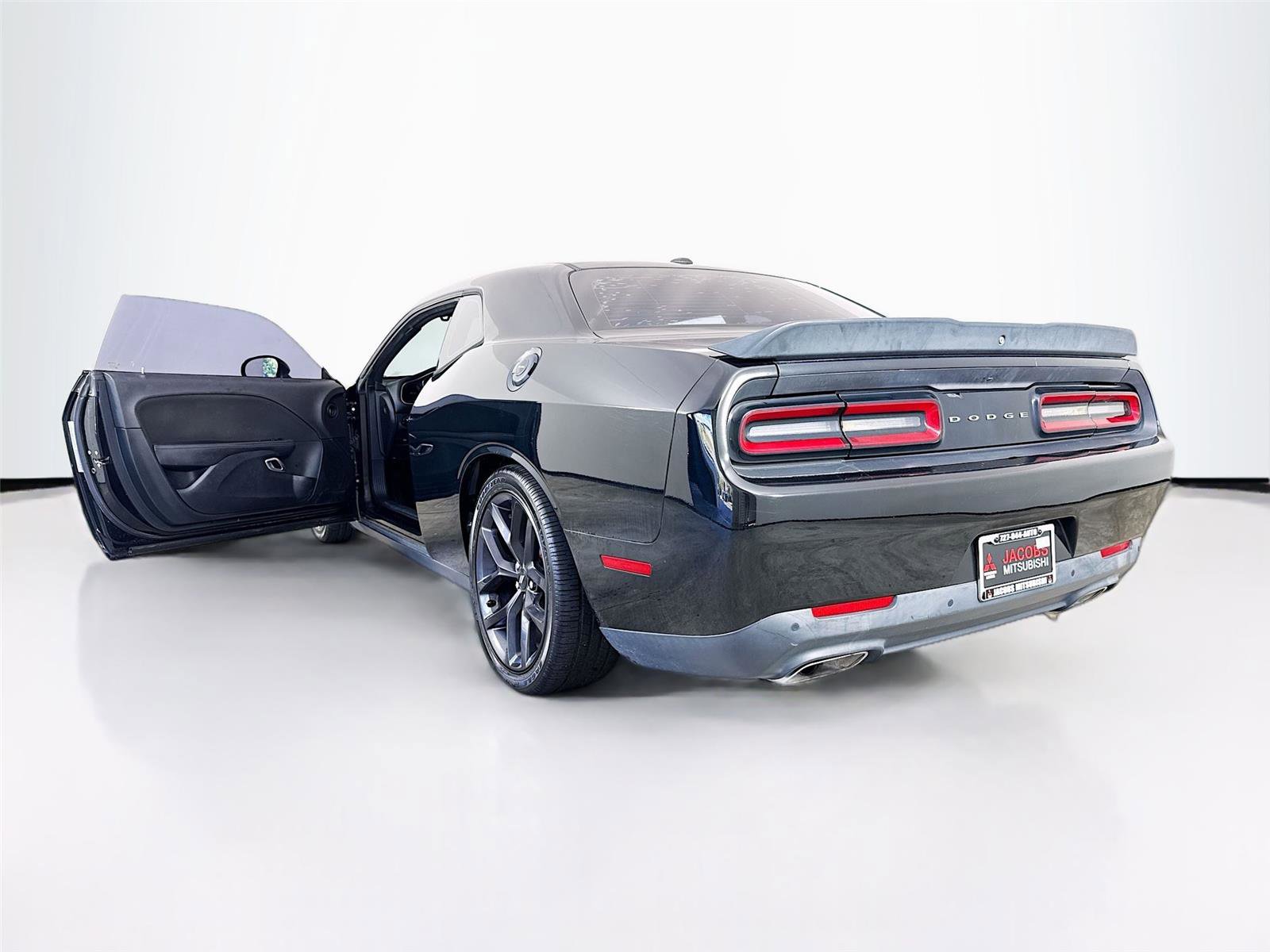 Used 2019 Dodge Challenger R/T w/ Blacktop Package RWD image 38