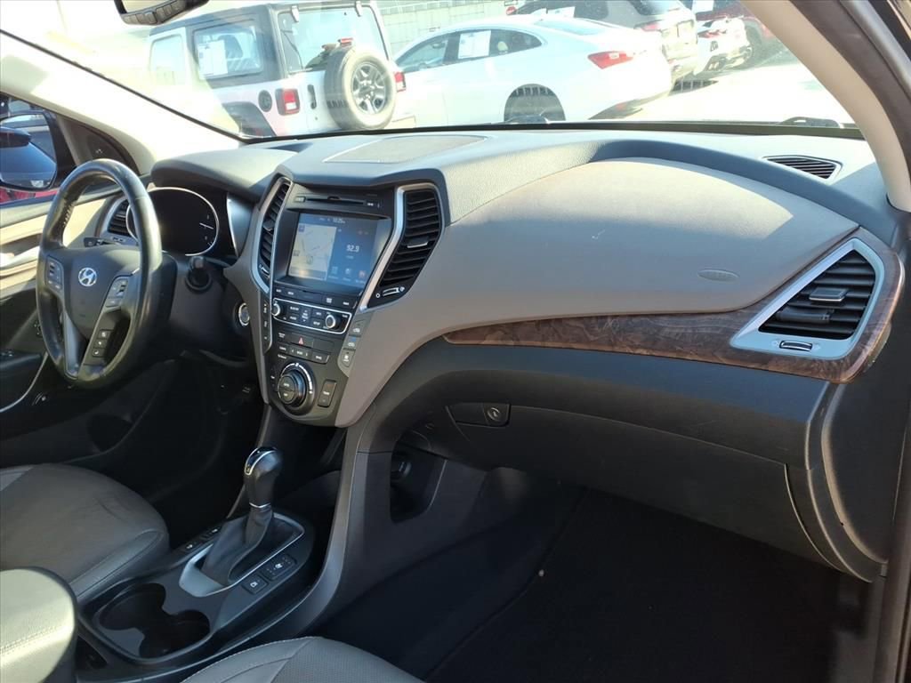 Used 2017 Hyundai Santa Fe SE image 16