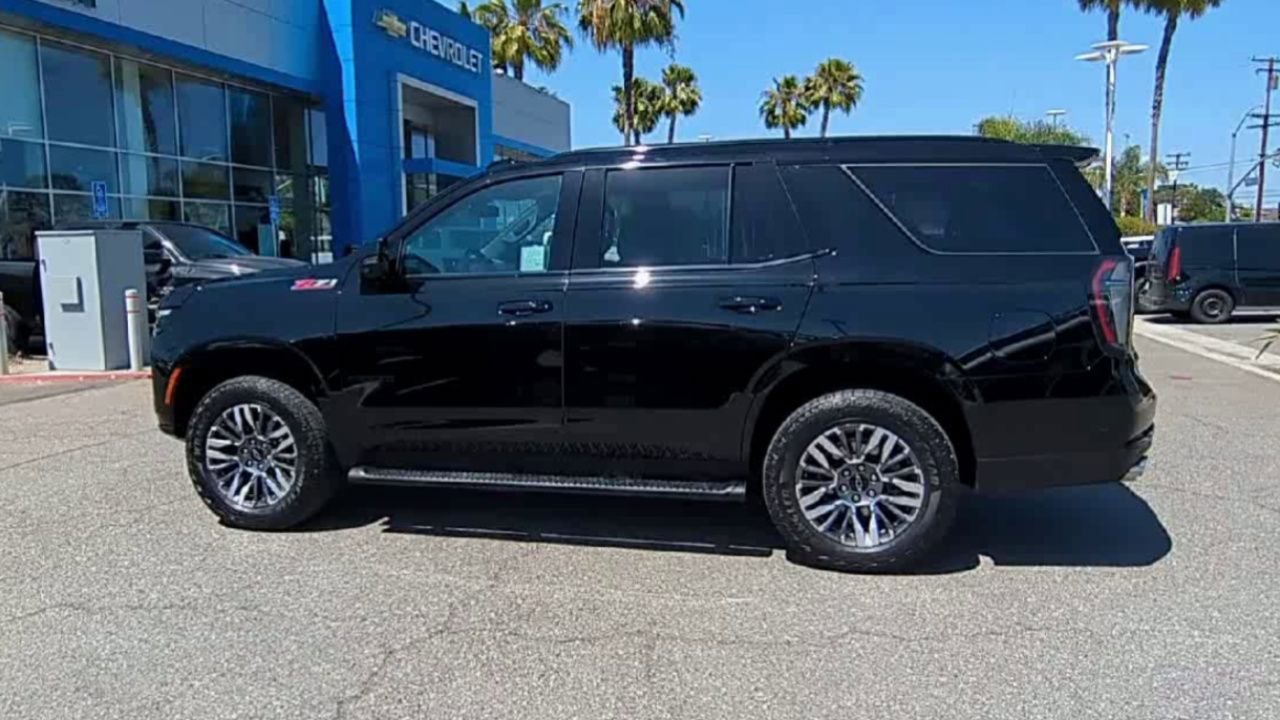 Used 2025 Chevrolet Tahoe Z71 w/ Comfort Package AWD/4WD image 5