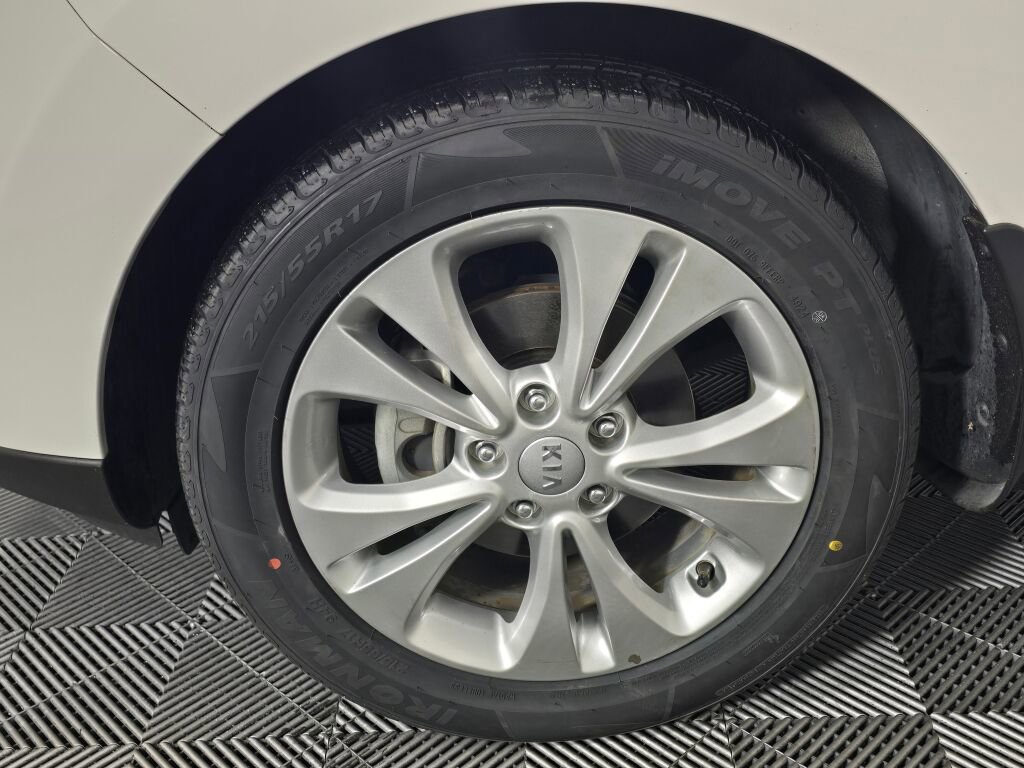 Used 2015 Kia Soul + image 12