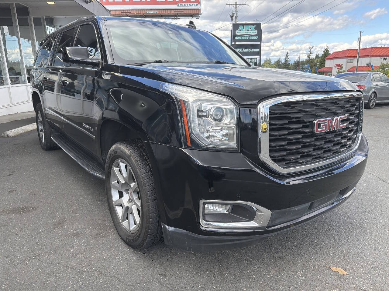 Used 2020 GMC Yukon XL Denali RWD image 11