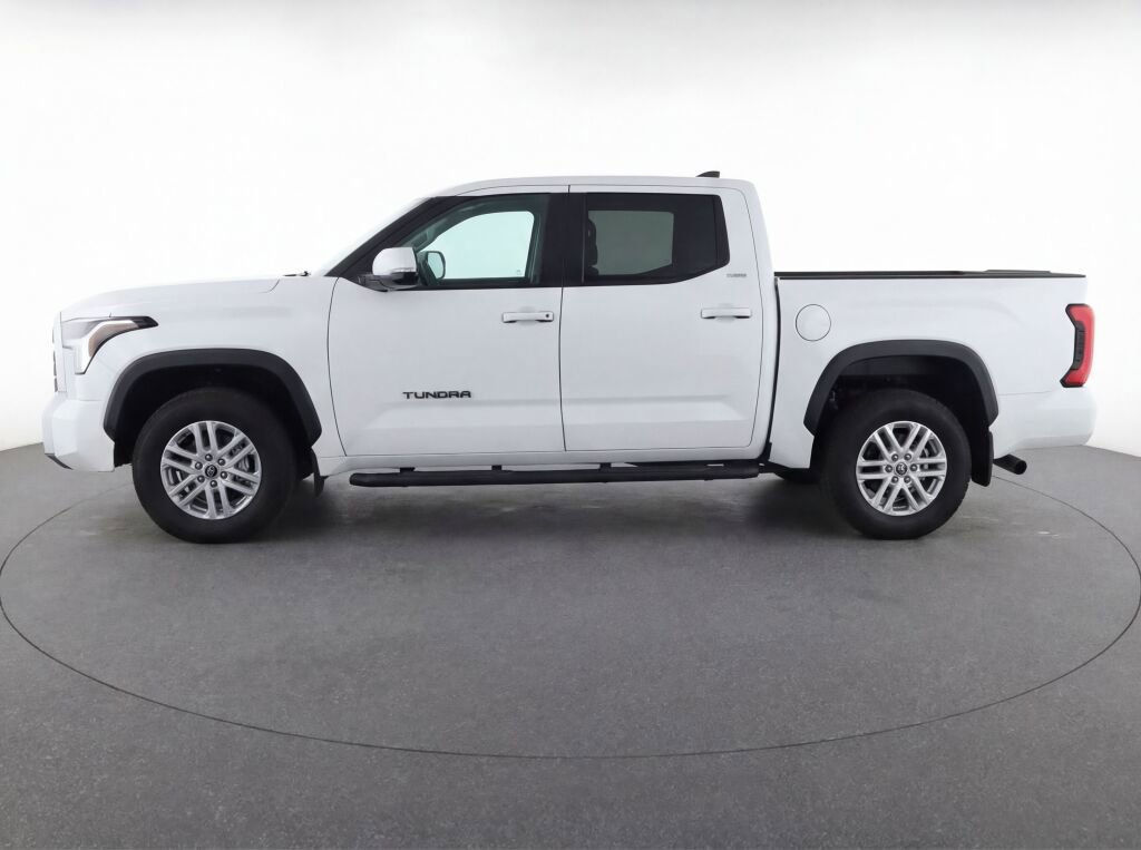 Used 2022 Toyota Tundra SR5 w/ SR5 Premium Package image 5