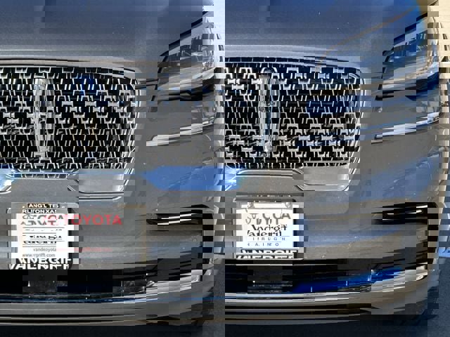 Used 2023 Lincoln Aviator Reserve w/ Equipment Group 201A image 9