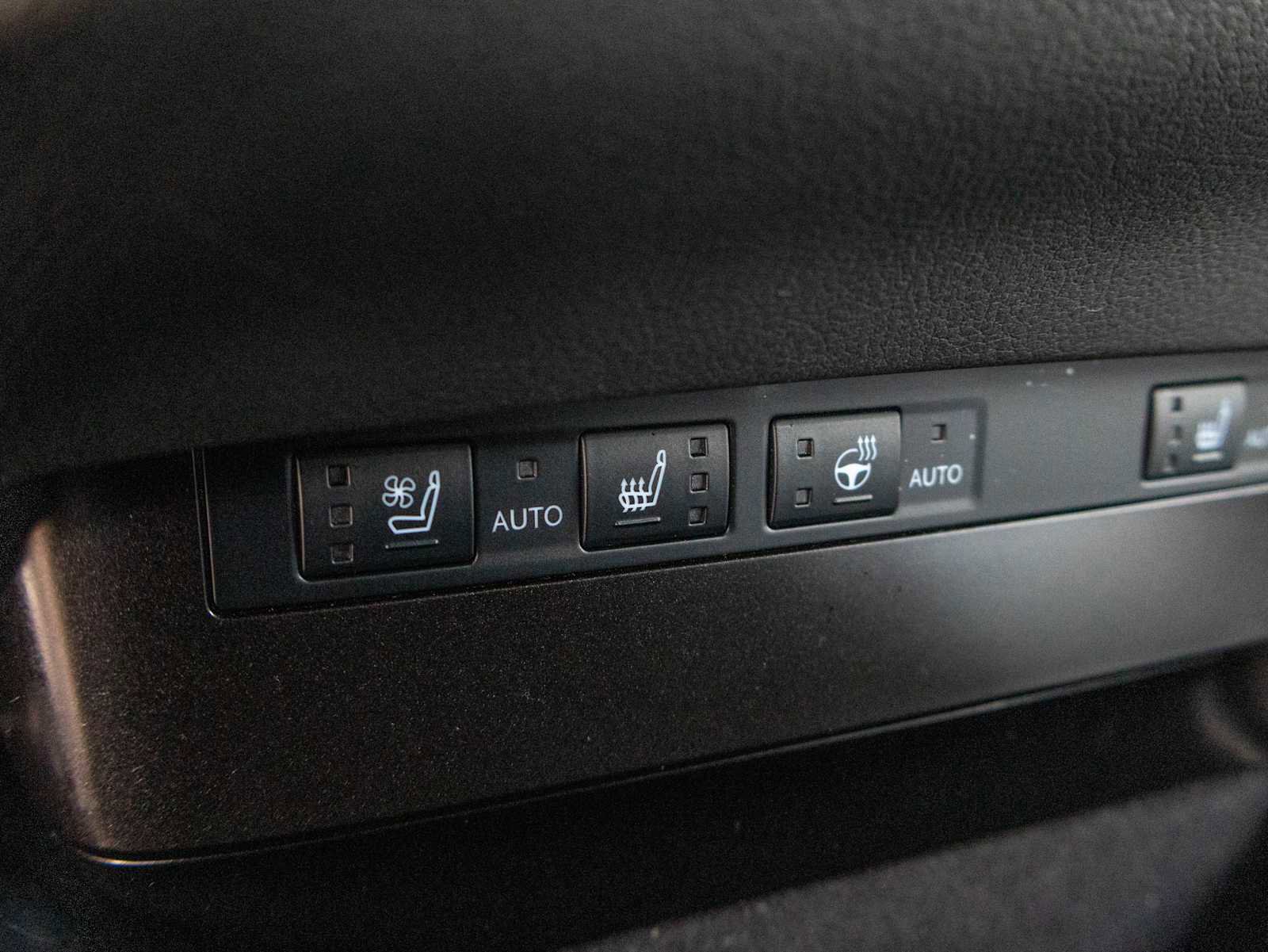 Used 2025 Lexus ES 300h w/ Premium Package image 27