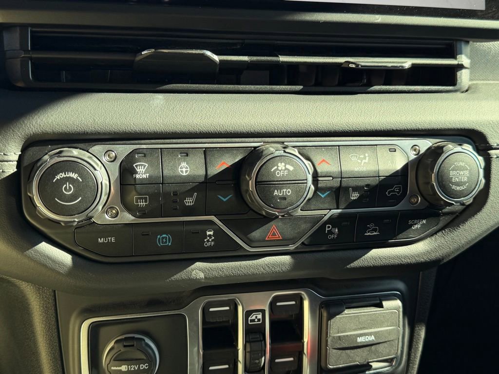 Certified 2025 Jeep Wrangler Unlimited Sahara w/ Safety Group image 26