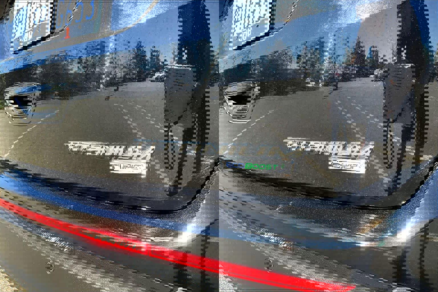 Used 2017 Ford Edge Titanium w/ Technology Package image 9