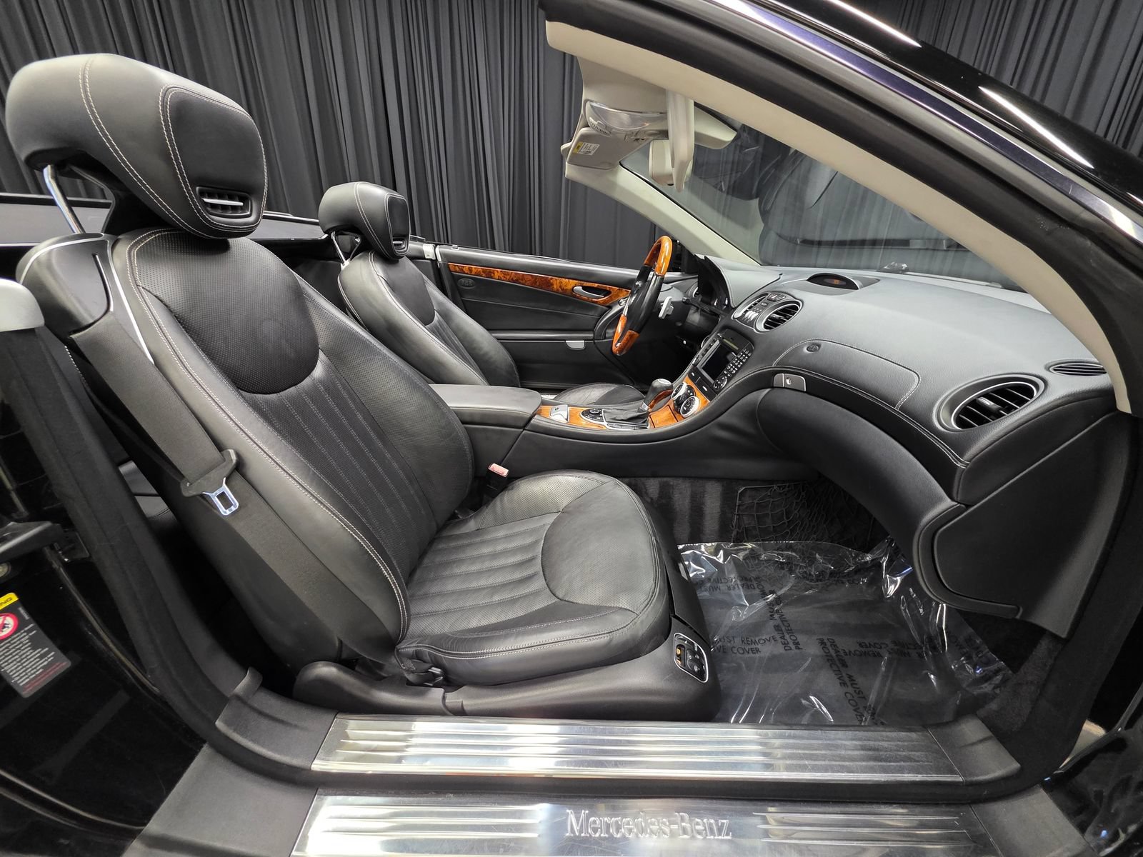 Used 2011 Mercedes-Benz SL 550 image 2