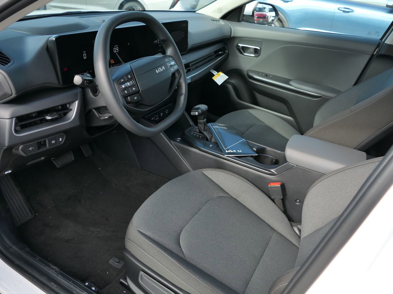 New 2025 Kia K4 LXS image 10