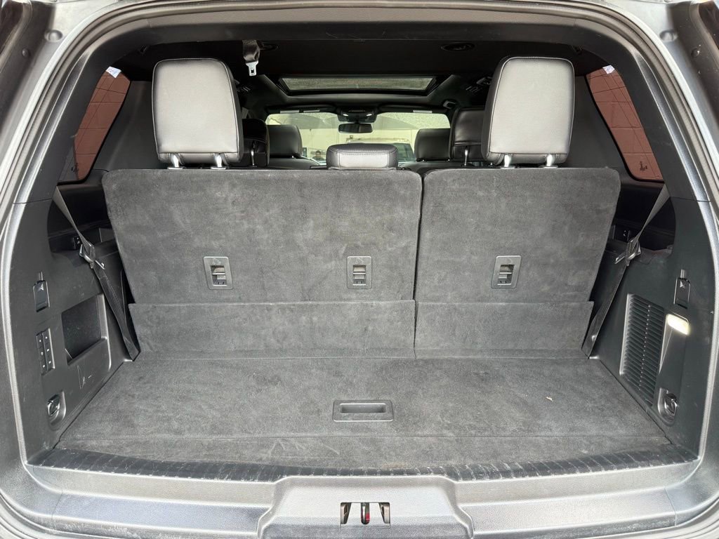 Used 2019 Ford Expedition XLT w/ Equipment Group 202A AWD/4WD image 16