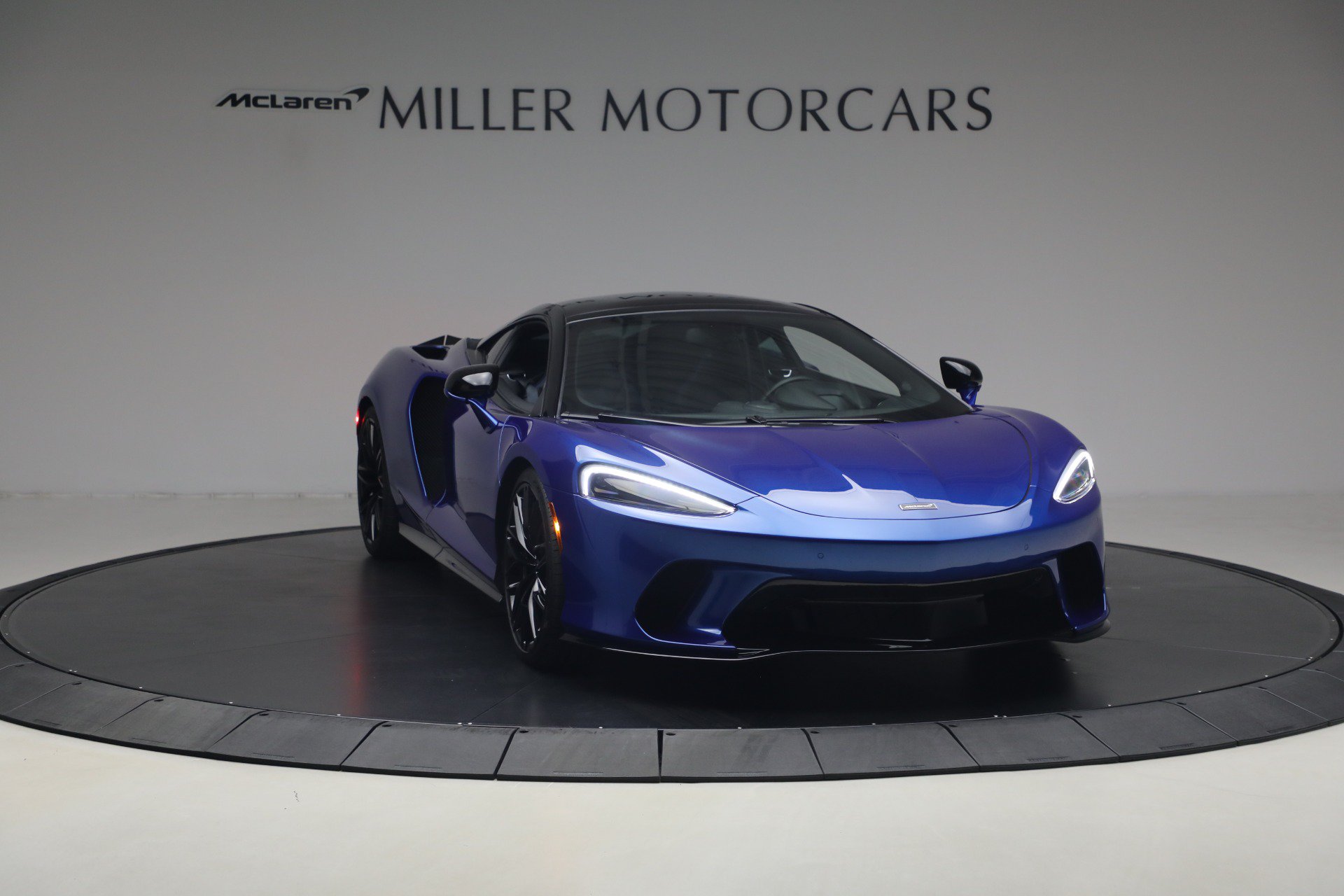 Used 2023 McLaren GT RWD image 12
