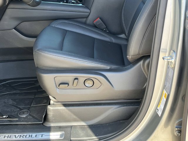 Certified 2025 Chevrolet Suburban LT w/ Comfort Package AWD/4WD image 24