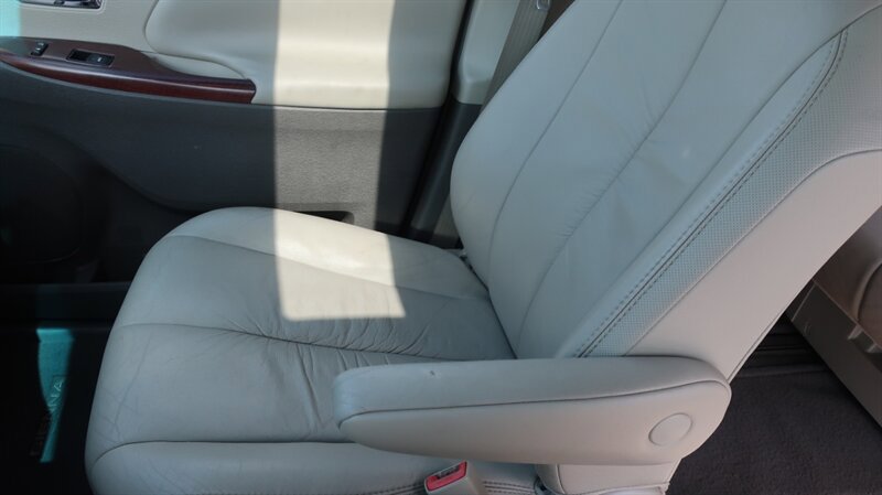 Used 2011 Toyota Sienna XLE w/ Premium Pkg FWD image 28