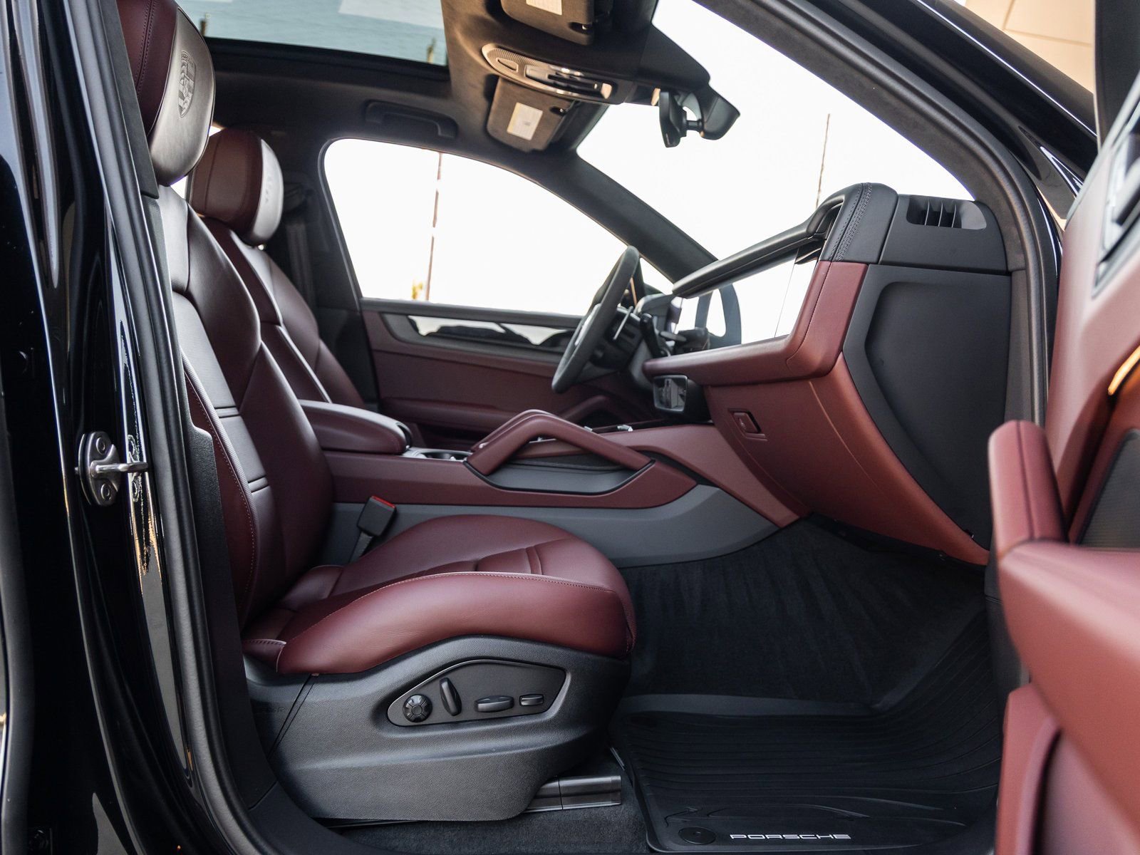 New 2026 Porsche Cayenne GTS image 43