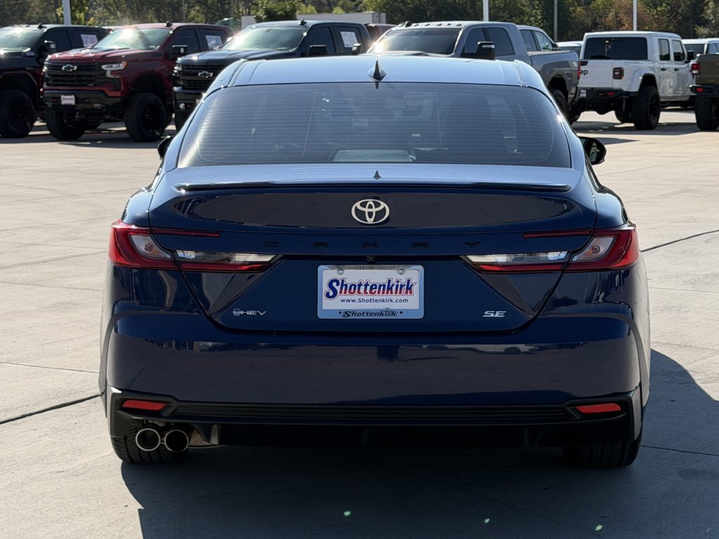 Used 2025 Toyota Camry SE FWD image 5