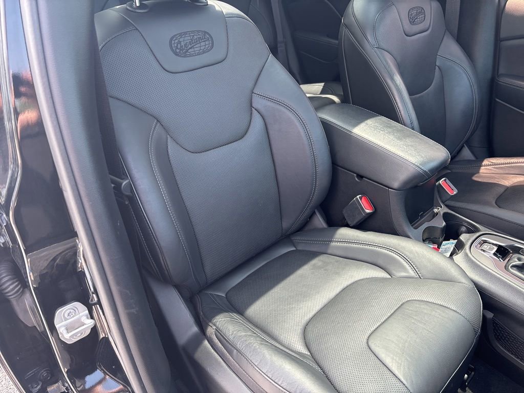 Used 2019 Jeep Cherokee Overland AWD/4WD image 51