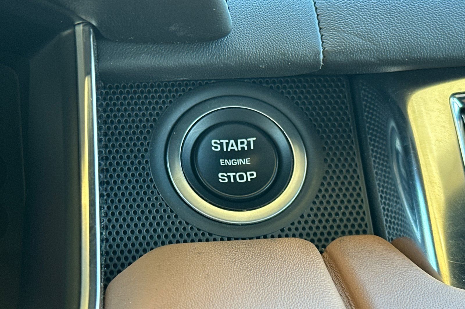 Used 2022 Land Rover Range Rover Sport SVR image 28