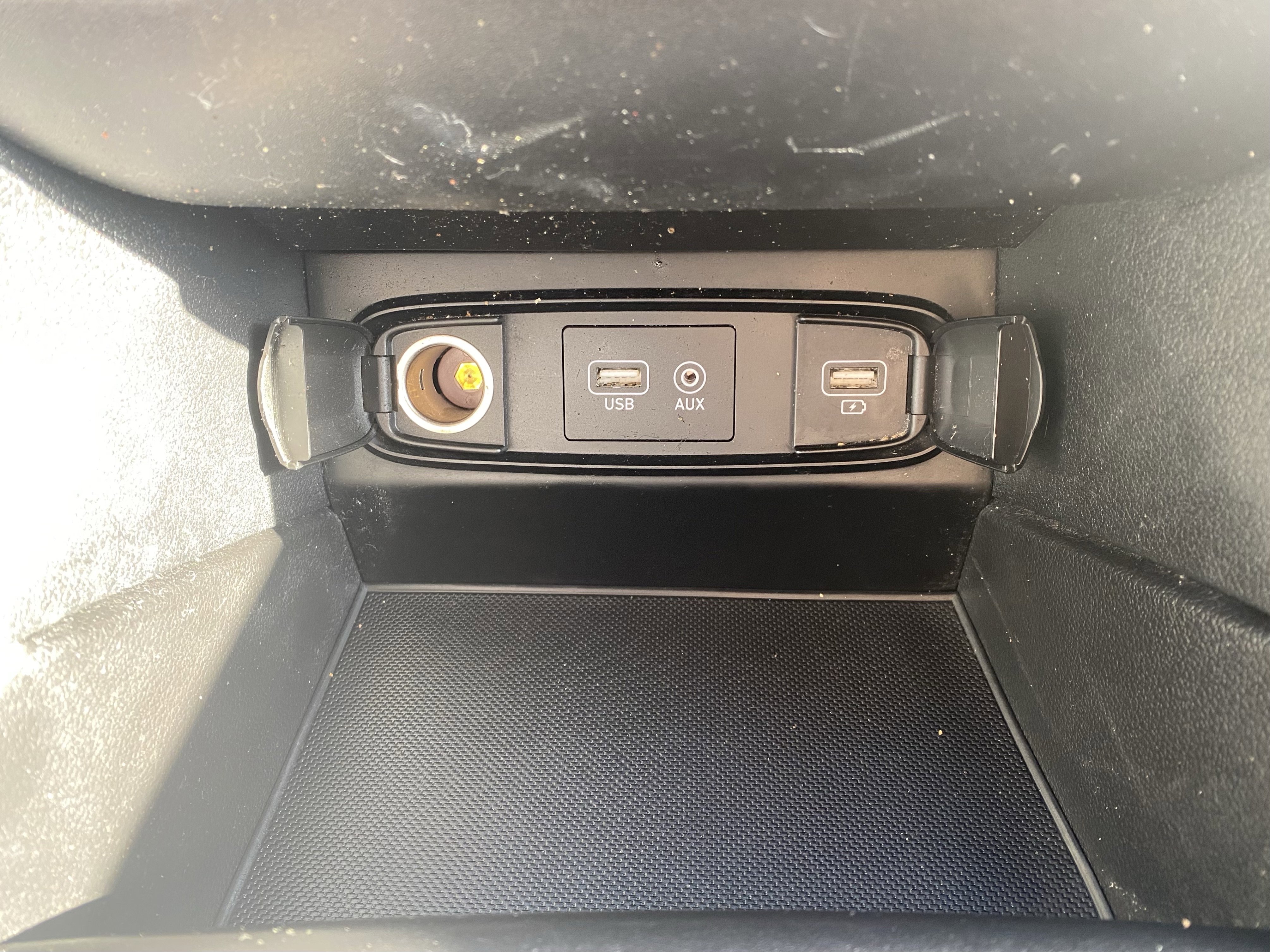 Used 2020 Hyundai Santa Fe SE image 11