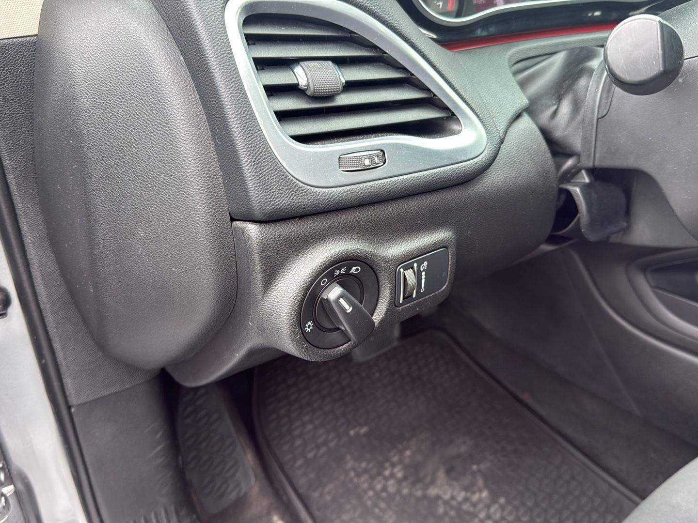 Used 2016 Dodge Dart SE w/ Convenience Group image 13