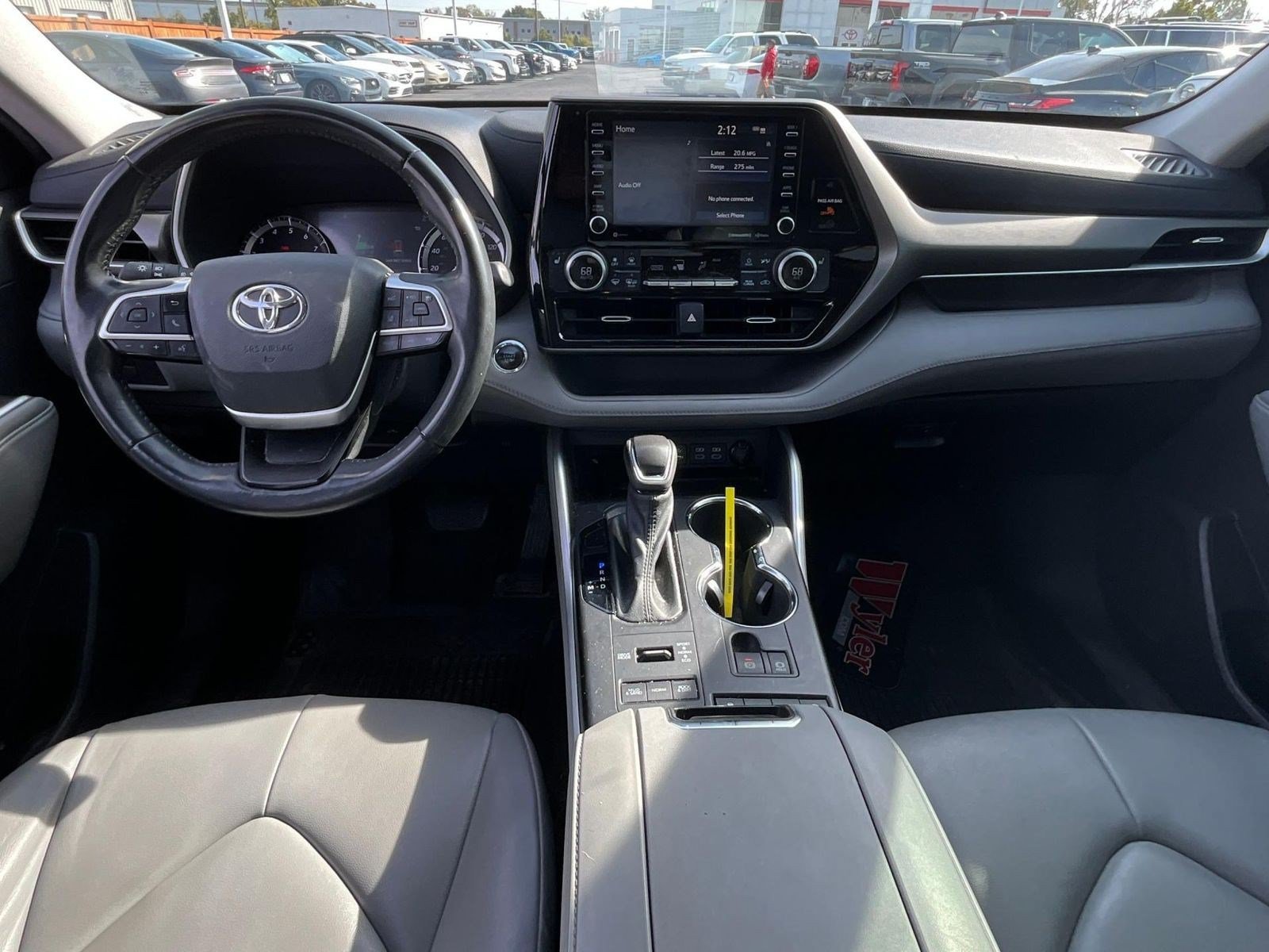 Used 2022 Toyota Highlander XLE AWD/4WD image 7